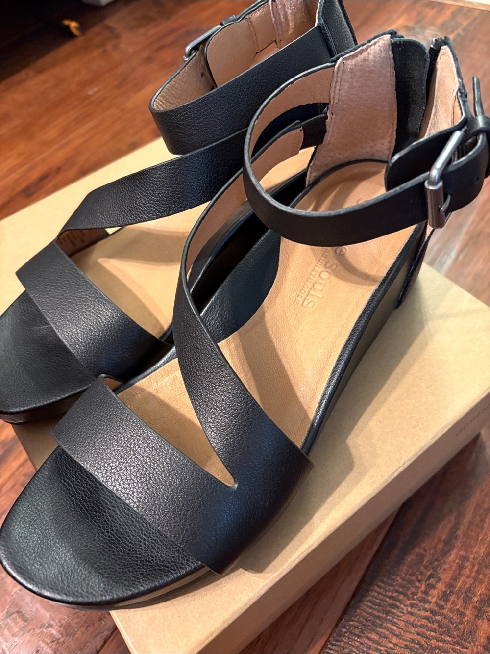 gentle souls Black Cross-Strap Ankle Sandals - Picture 4 of 6